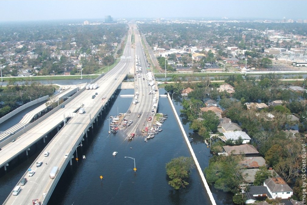 Photo of I-10 looking west over the 17th Street canal